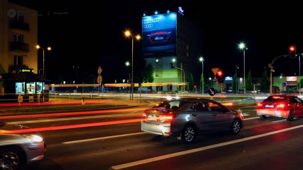 Reklama wielkoformatowa nowego salonu Audi w Płocku