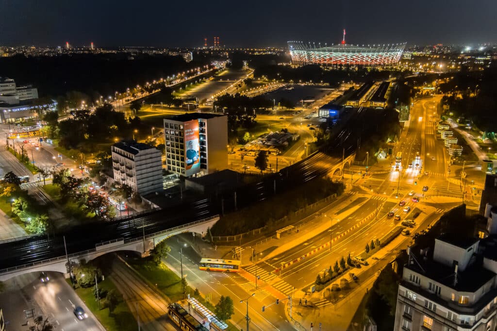 Warszawa nocą, mural dla Spotify, raper Żabson