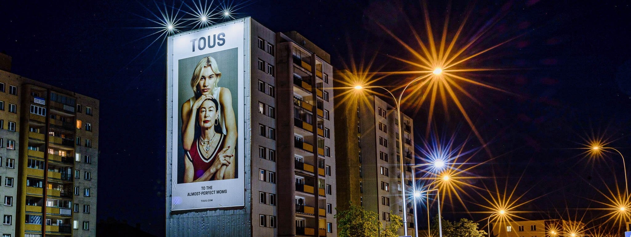 Marketing sezonowy w reklamie outdoorowej – kampania TOUS z okazji Dnia Matki