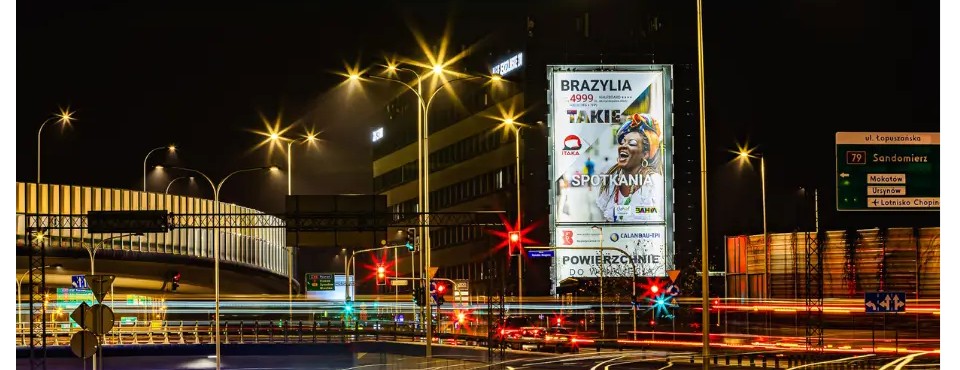 Kampania OOH w kilku miastach – kiedy warto postawić na zasięg?