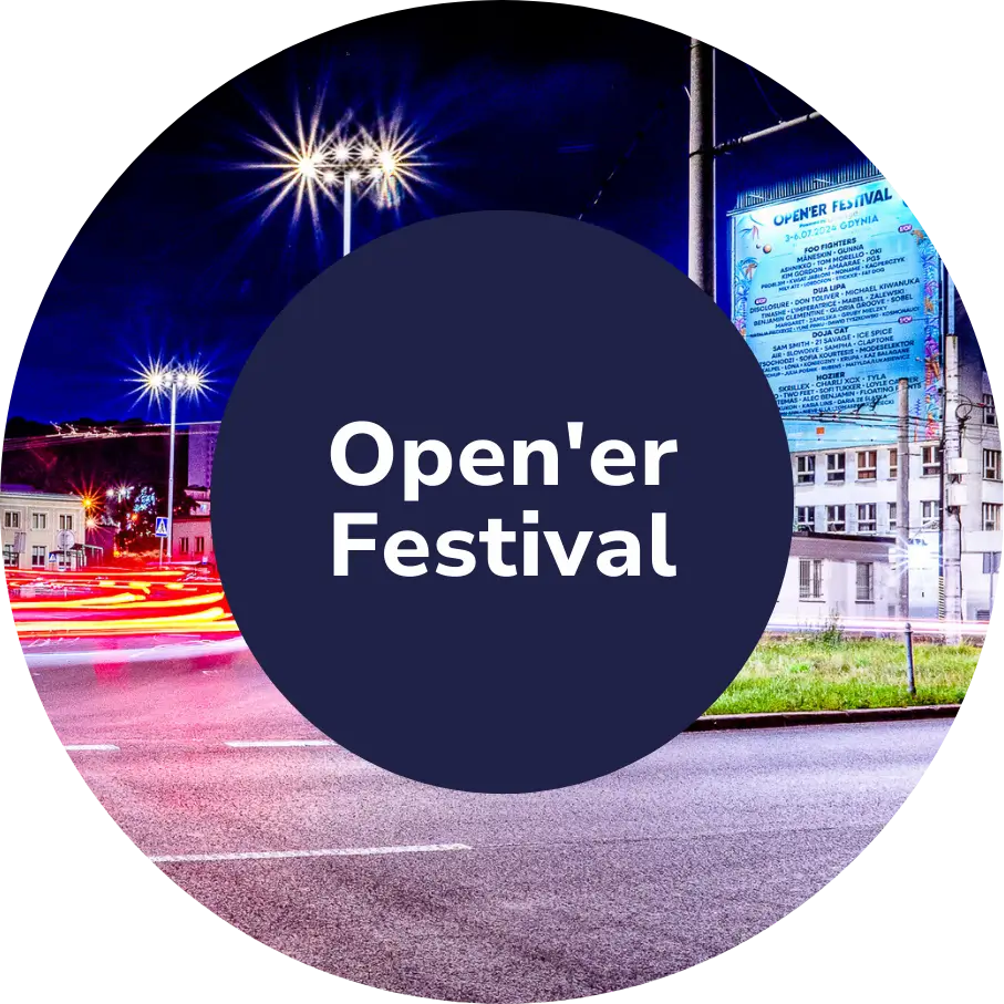 Reklama wielkoformatowa na budynku promująca Open'er Festival w Gdyni, zrealizowana przez Grupę RW