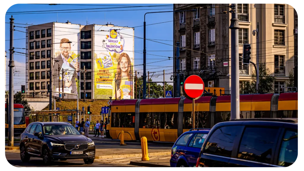 Reklama wielkiego formatu Lidl Grupa RW z trójstronnym najazdem, Warszawa