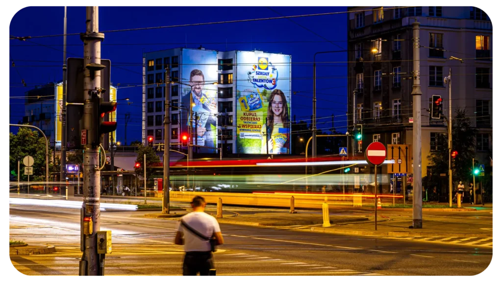 Wielki format reklamy Lidl Grupa RW przy Metro Stadion Narodowy