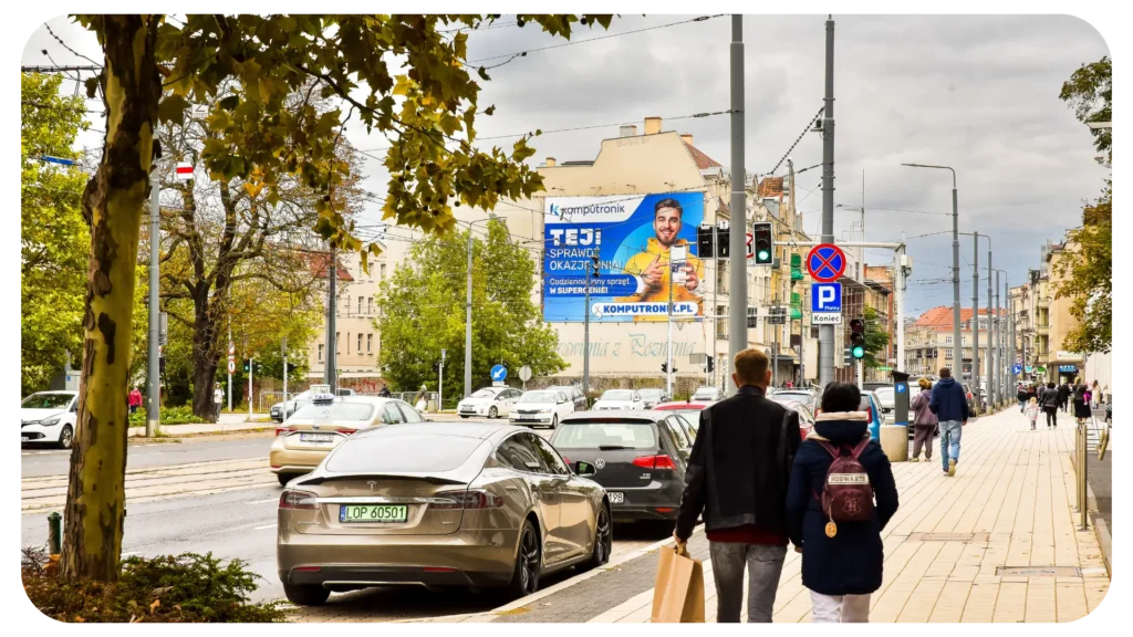 Reklama Komputronik na elewacji budynku w Poznaniu - GRUPA RW