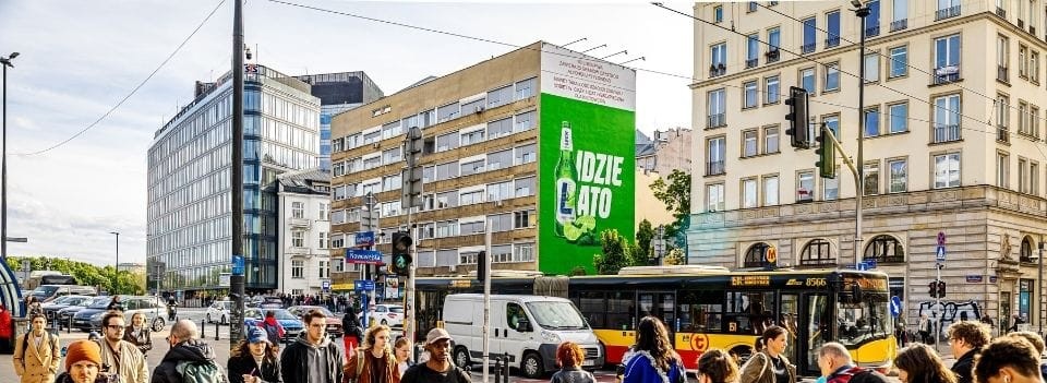 Lato w mieście to szansa dla marek. Kampania Lecha w centrum Warszawy