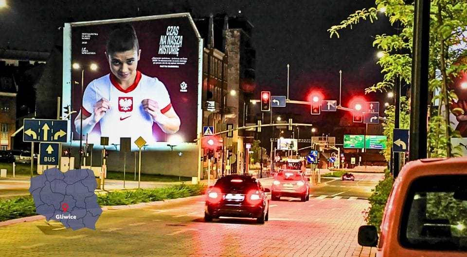 Reklama na budynkach w Gliwicach – kobiecy futbol, kampania Euro Kobiet 2025