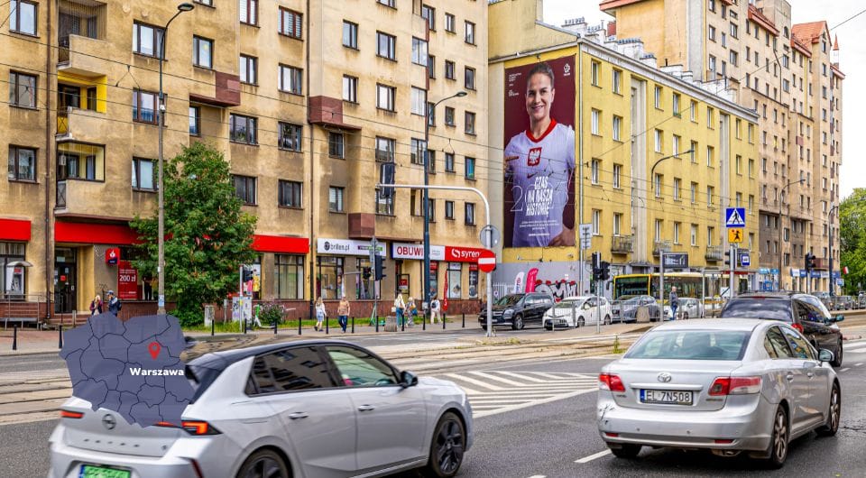 Wielkoformatowa reklama reprezentacji Polski kobiet w Warszawie – kampania Grupy RW i PZPN