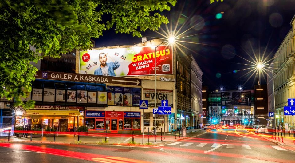 Reklama uliczna Duży Ben w Szczecinie – duży format i intensywny kontakt z marką