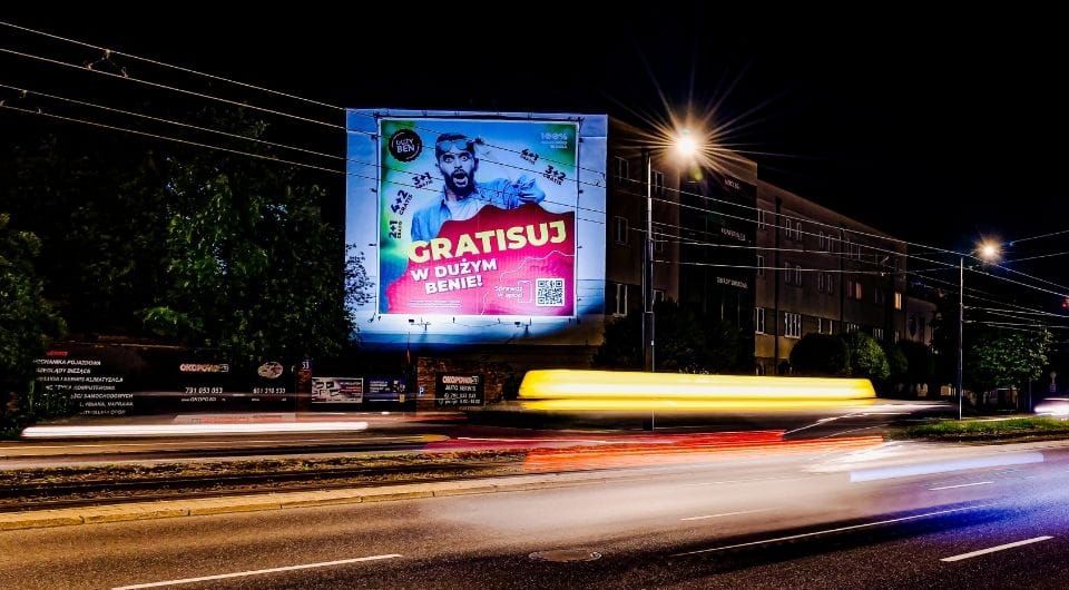 Reklama ścienna Dużego Bena w Warszawie – nośnik outdoorowy o dużym zasięgu