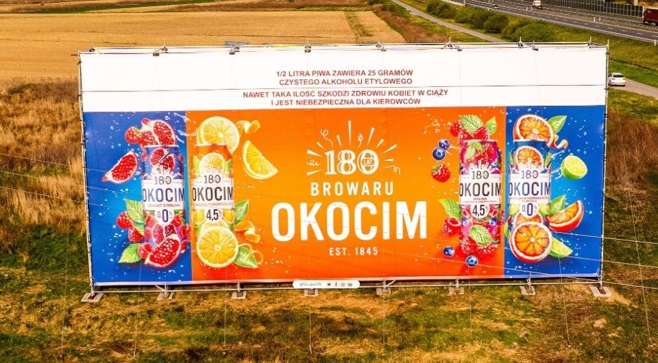 Reklama OKOCIM na nowej konstrukcji – realizacja premium Grupy RW dla Carlsberg Polska
