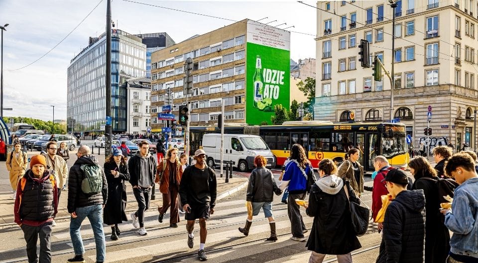 Wielkoformatowy mural reklamowy LECH w Warszawie – spektakularna forma outdooru