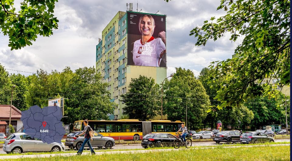 Reklama zewnętrzna w Łodzi – kobiecy futbol, kampania Grupy RW i PZPN