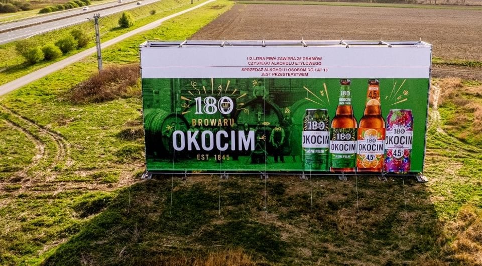 Outdoor premium dla OKOCIM – nowa konstrukcja reklamowa zrealizowana przez Grupę RW w 2025 roku